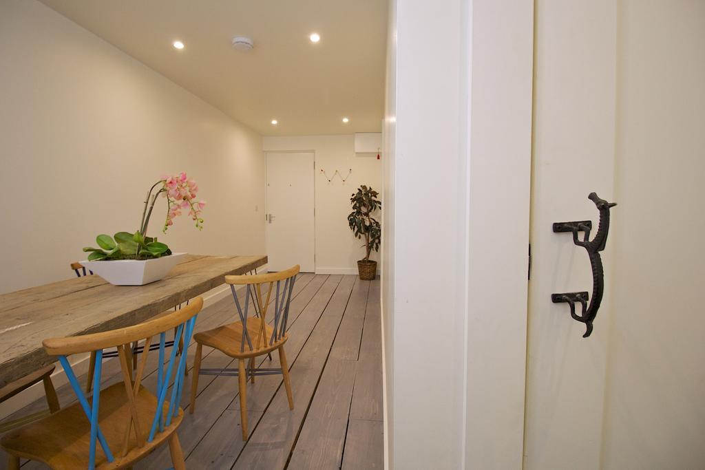 אדינבורו Old Town Castle View Apartment מראה חיצוני תמונה